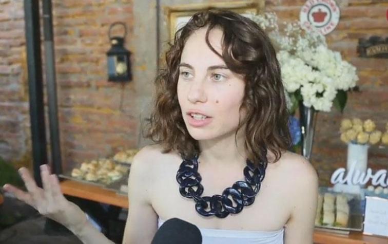 Li Fridman se unió a la moda del braless