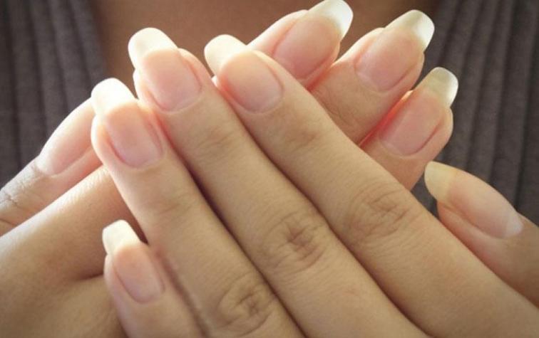 Joven dejó de limar sus uñas durante tres años y se convirtió en fenómeno