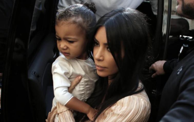 Kim Kardashian es ridiculizada por "desatinado" mensaje del día de la madre