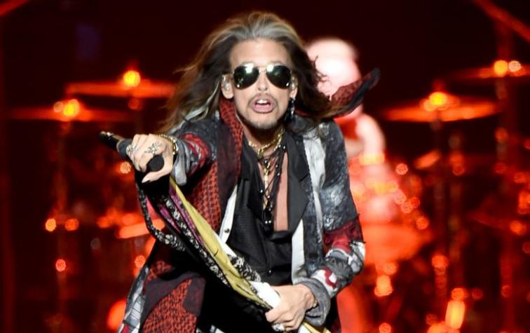  Steven Tyler le pidió fotos a famosa bloguera chilena