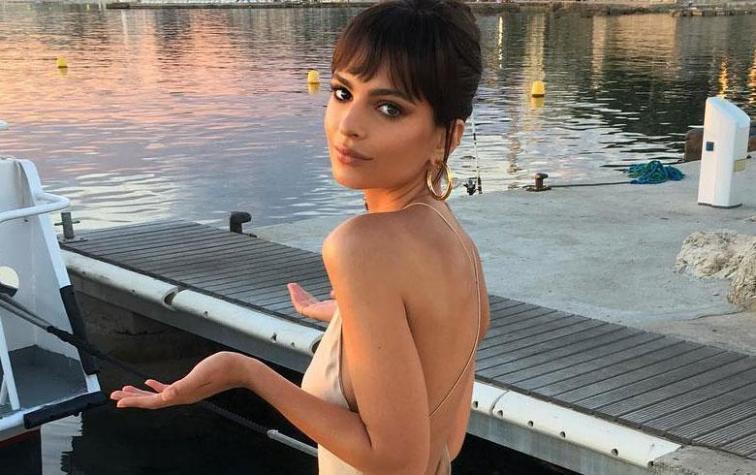 Emily Ratajkowski anuncia en topless su aparición en Cannes 