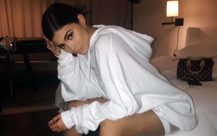 Kylie Jenner reúne a otras estrellas y se toma selfie en el baño de la Met Gala
