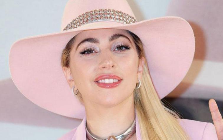 Lady Gaga impone extravagante moda 