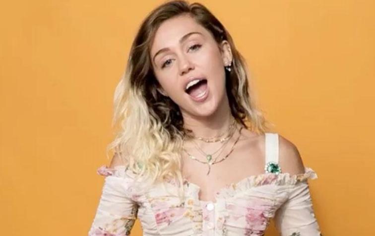 Miley Cyrus realiza aparición pública mostrando su nuevo look