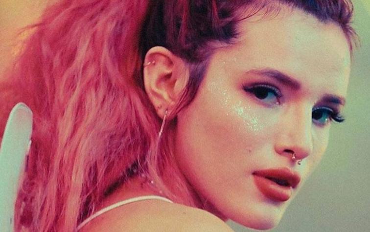 Bella Thorne muestra todo su acné al natural y sin complejos 