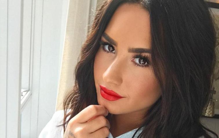 Demi Lovato recibe a sus seguidores... ¡en su cama!