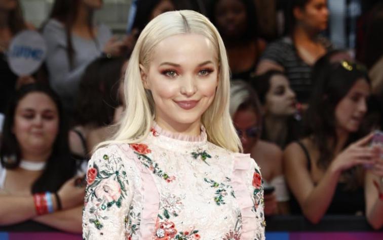 Dove Cameron contó que se “afeitó” la cara para una alfombra roja