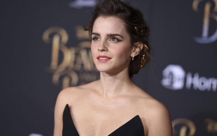 Emma Watson luce una forma distinta y recatada de llevar la transparencia