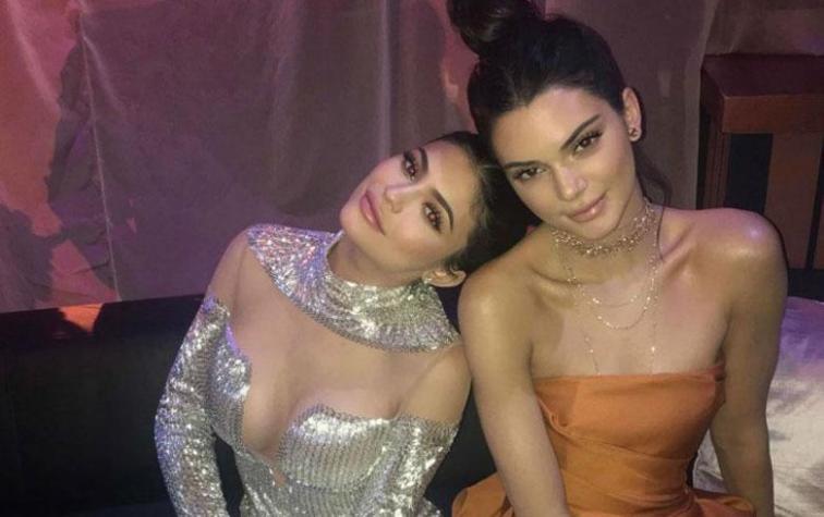 Hermanas Jenner sacan del mercado polémicas poleras "rockeras" con sus rostros