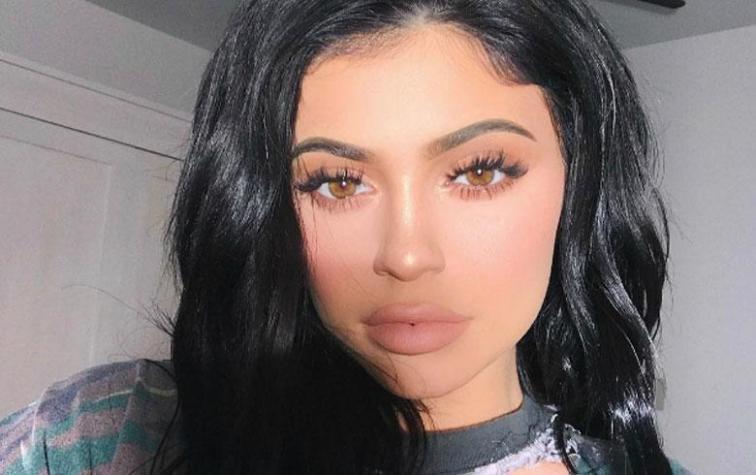 Kylie Jenner se quita el maquillaje y las extensiones de pelo