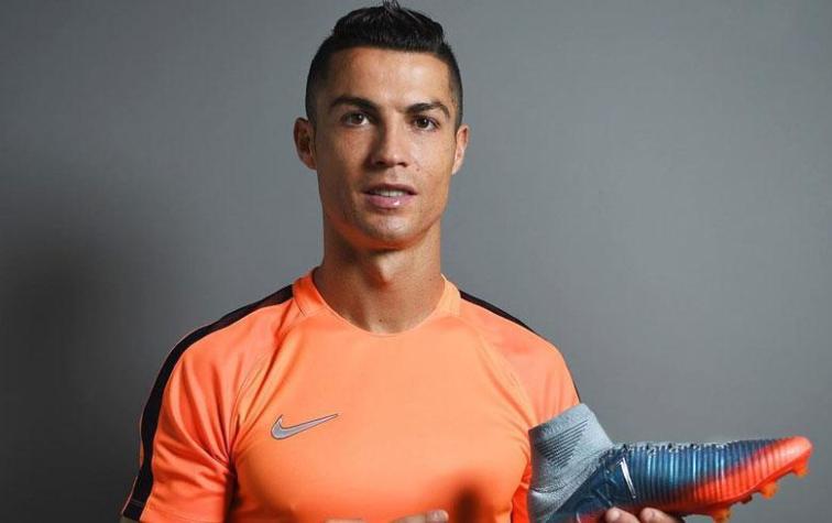 Cristiano Ronaldo presentó a sus mellizos recién nacidos