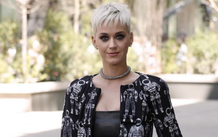 El "Pixie cut" platinado se toma París