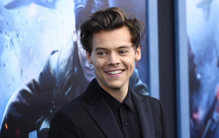 Harry Styles causa furor con sus tacos rojos