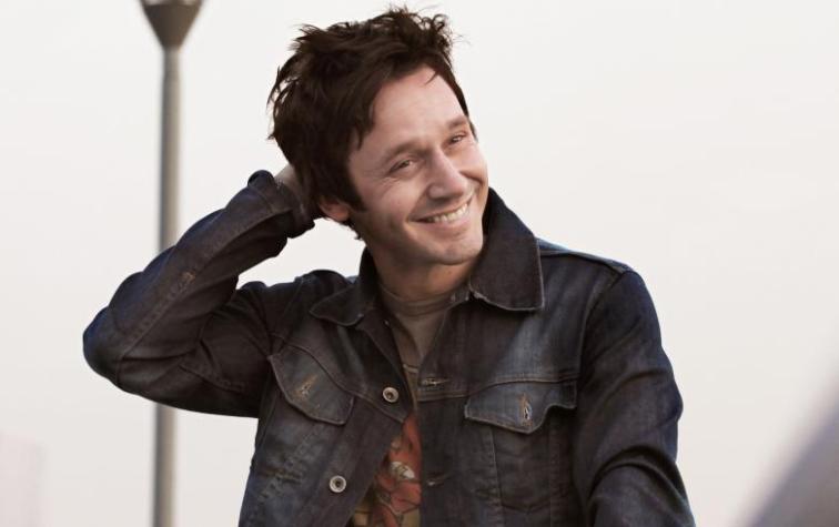 El extremo cambio de look de Benjamín Vicuña para convertirse en Eva Perón