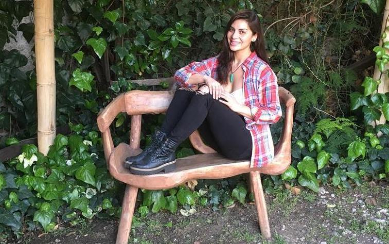 Kathy Contreras vende su clóset en una feria libre