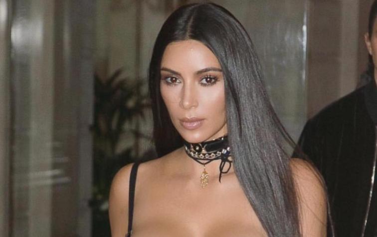 Kim Kardashian se saca el maquillaje para promocionar sus cosméticos