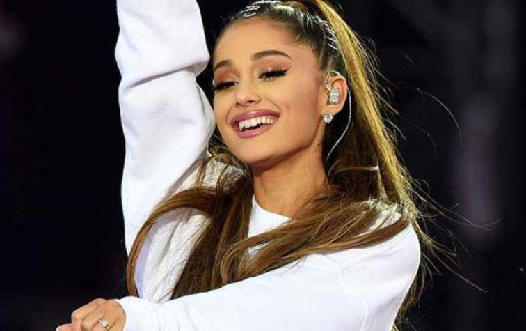 Mira la caída de Ariana Grande en su concierto... ¡en Chile!