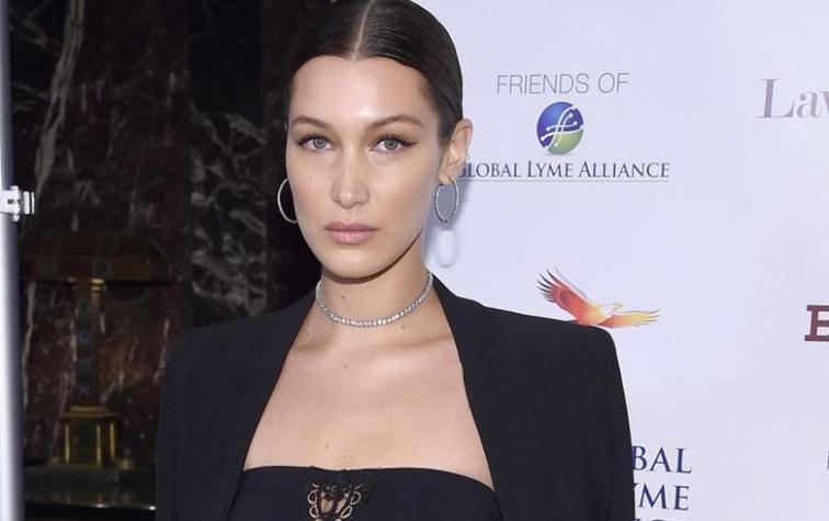 Bella Hadid enseña el sostén en la calle ¡y en pijama!