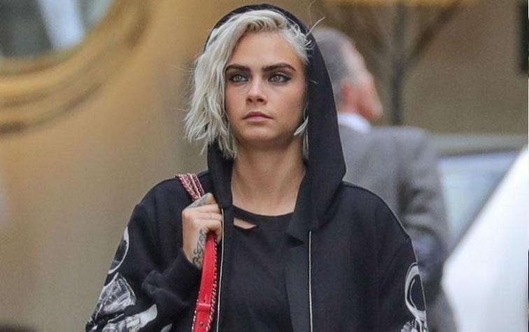 Cara Delevingne se luce sin sostén en traslúcido atuendo