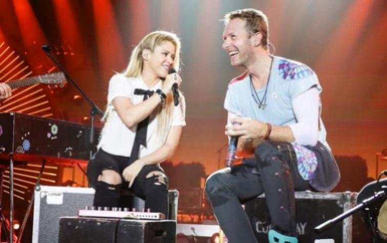 Chris Martin sorprende interpretando "Chantaje" de Maluma