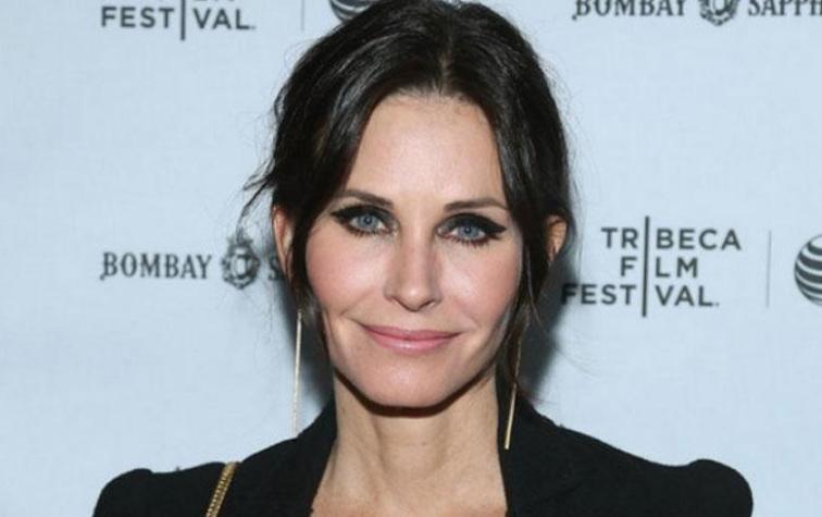 Beso entre Courteney Cox e hija de 13 años aparece en la prensa estadounidense