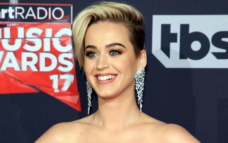 Katy Perry repite postal al desnudo con Orlando Bloom ¡pero sola!