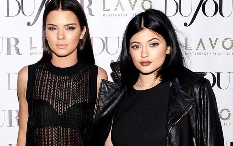 Kendall y Kylie Jenner lanzaron línea de trajes de baño  