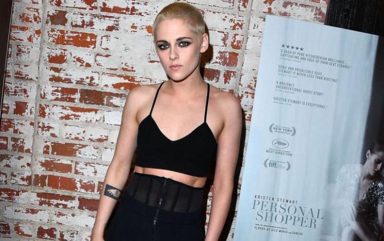 Kristen Stewart trae de vuelta espantosa moda del año 2000