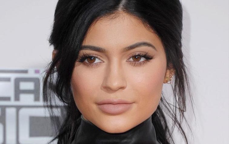 Kylie Jenner sube sugerente foto mostrando abultada delantera