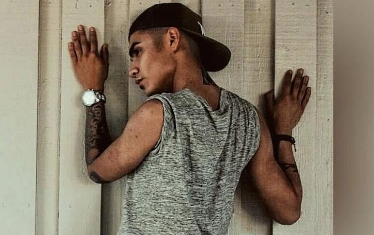 Leo Méndez Jr lanza canal de Youtube posando como modelo 