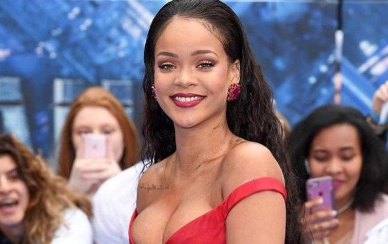 Rihanna ignora las críticas de sobre peso mostrando piel