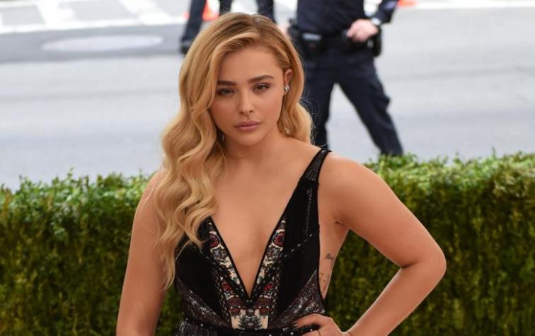 Chloë Moretz revela que un famoso actor Hollywood la humilló y la dejó llorando a los 15 años