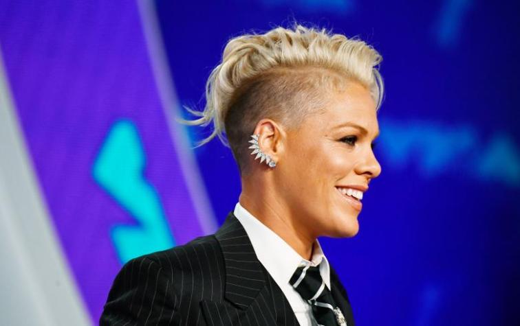 El matchy matchy de Pink junto a su hija y esposo en los VMAs