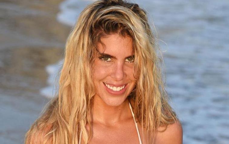 Cote López se luce con look rojo y blazer tipo vestido