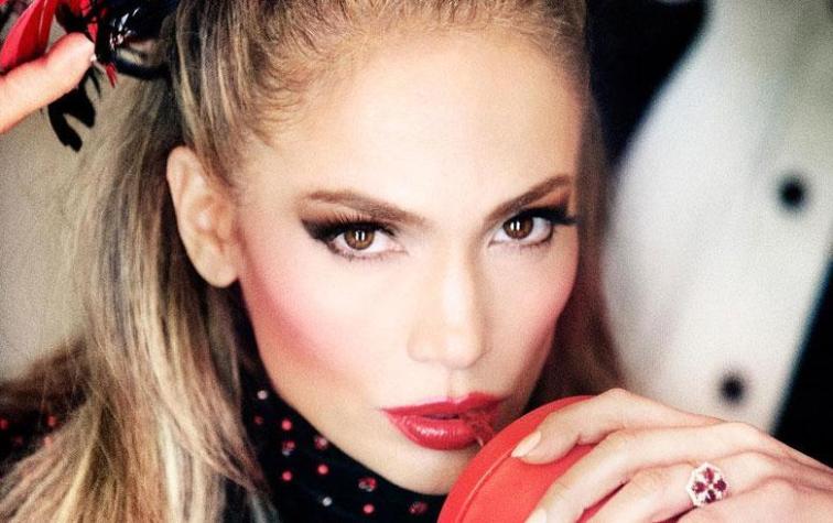 Jennifer Lopez enamora las redes sociales con sensuales fotos para revista