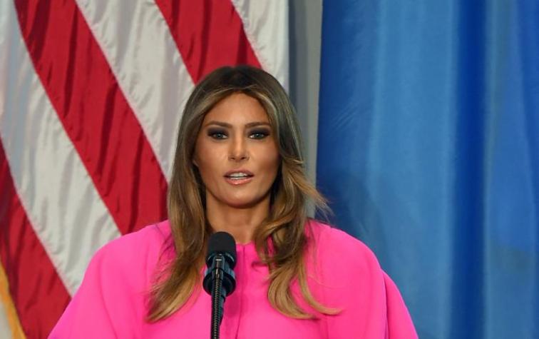 Elección de vestuario de Melania Trump en la ONU desata ola de críticas y burlas