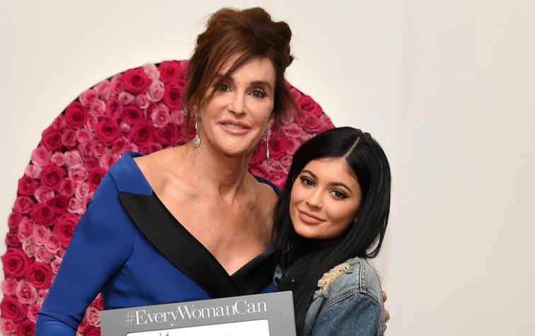 Representante de Caitlyn Jenner confirmó el embarazo de Kylie