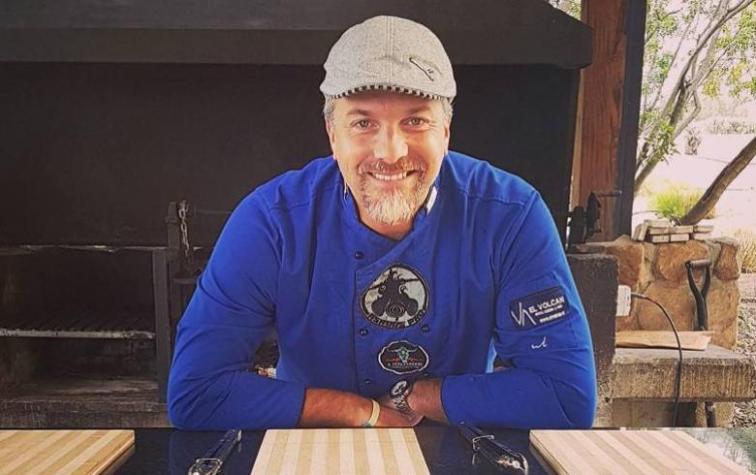 Bernardo Borgeat pitutea como maestro parrillero previo a las fiestas patrias