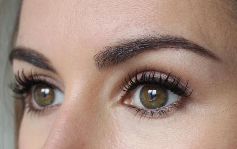 Esta es la nueva tendencia en cejas que divide a las redes sociales