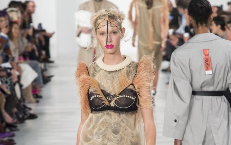 Deconstrucción y una paleta neutral son las claves de Margiela  en París