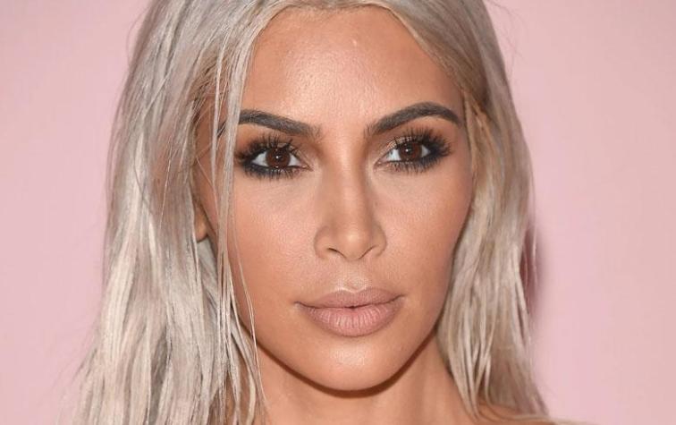 Kim Kardashian llevó la panty negra transparente a otro nivel