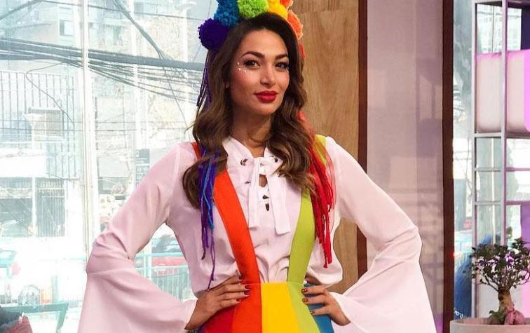 Lisandra Silva deleita en Egipto con brillante vestido escotado de diseñadora chilena