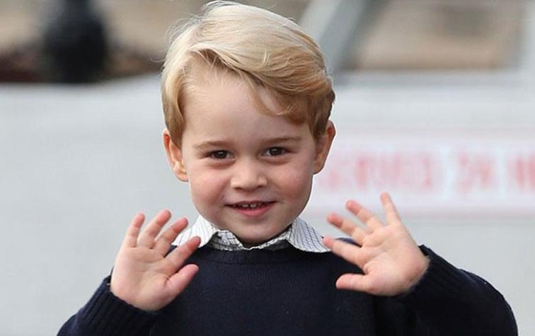 Fotos del Príncipe George en su primer día de clases vieron la luz