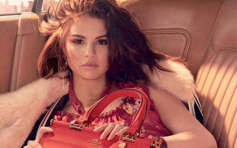 Selena Gomez es reconocida por revista Time y fotografiada con iPhone 