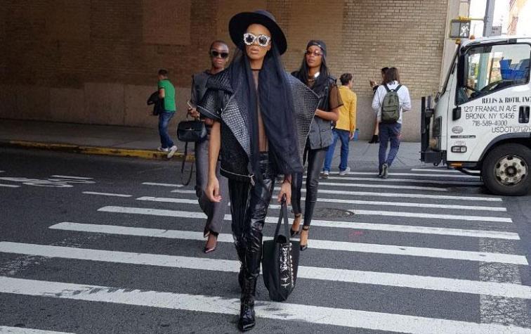 El clásico negro es la apuesta de las fashionistas en el street style de la NYFW