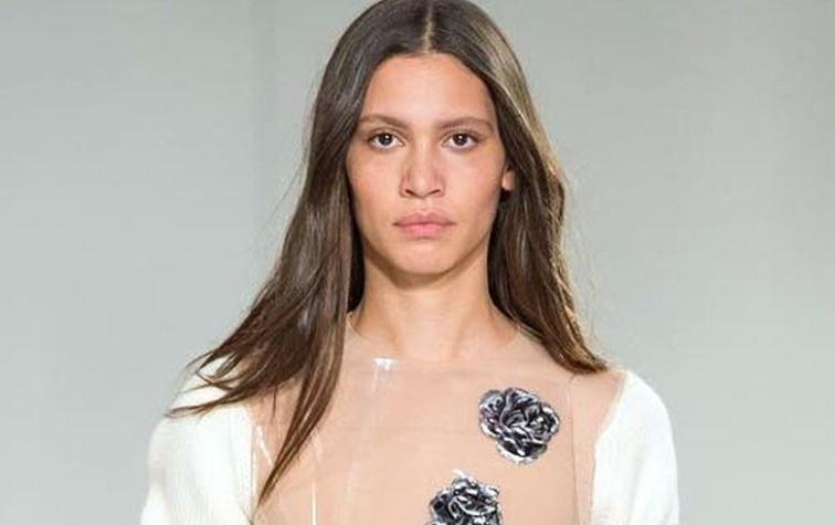 Revelador sweater de Calvin Klein cubre solo las mangas y es todo un viral