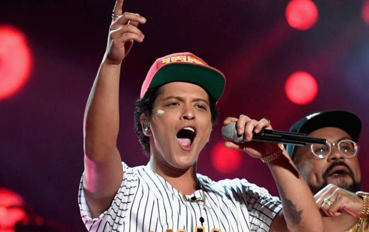 Bruno Mars emociona a sus seguidores con versión en español de ‘Just The Way You Are’