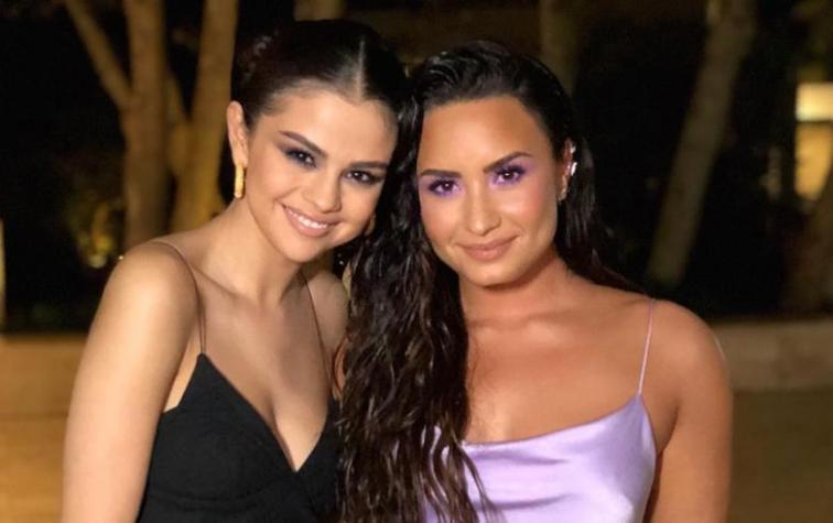 Selena Gómez y Demi Lovato se reúnen en evento y desatan locura entre sus fans