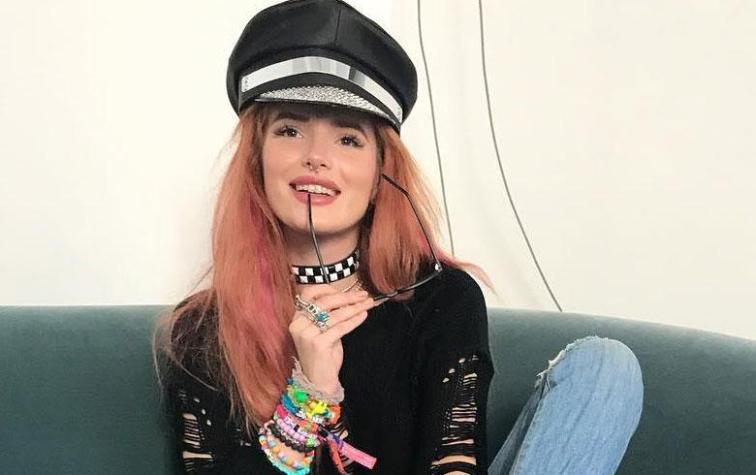 Bella Thorne aclara que le gustan los chicos tras videos a los besos con amiga