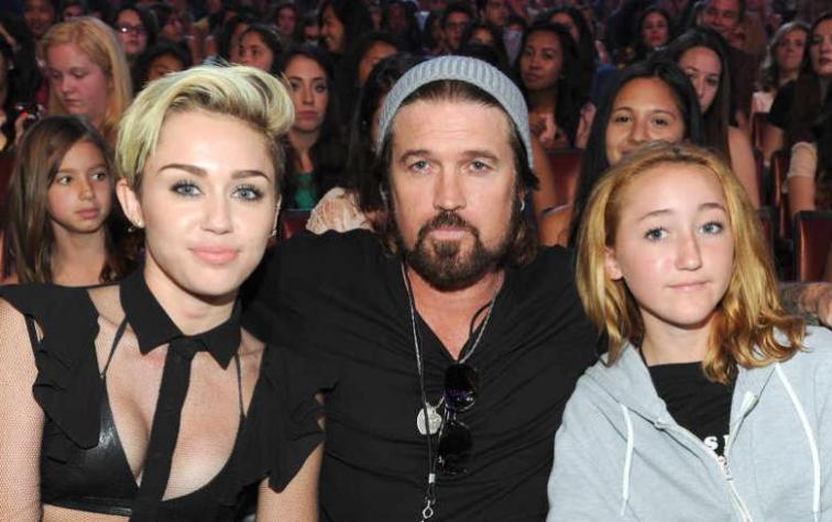 ¡Team Cyrus! Miley,Noah y su padre se roban las miradas en concierto de Katy Perry